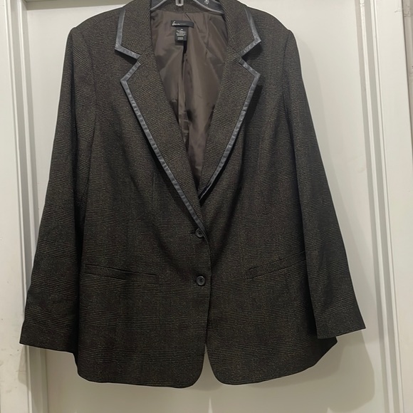Lane Bryant dark brown suit jacket/blazer with faux leather trim.Size 26 - Picture 1 of 9
